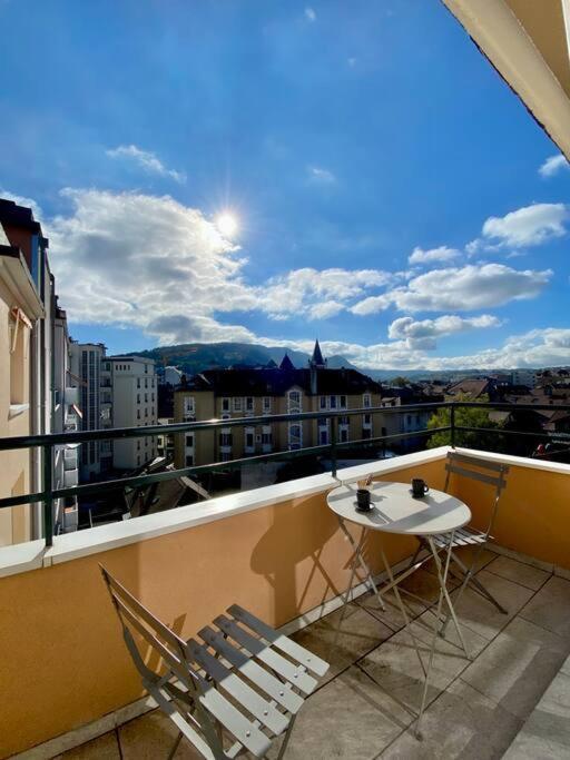 Ferienwohnung Toit-Terrasse Traversant Plein Centre 100M Du Lac Annecy Exterior foto