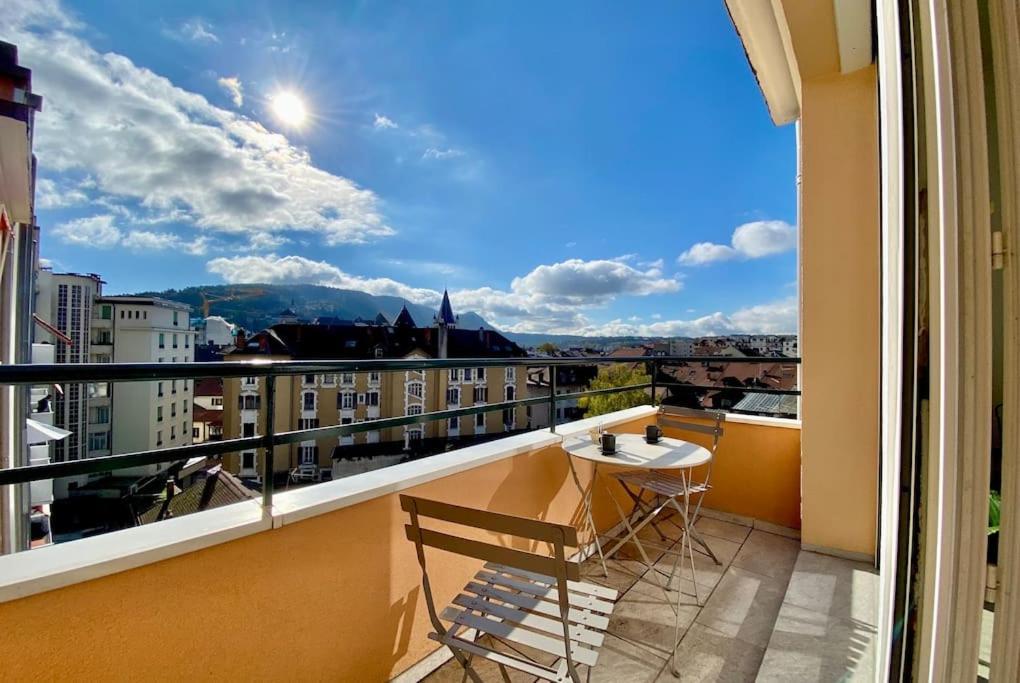 Ferienwohnung Toit-Terrasse Traversant Plein Centre 100M Du Lac Annecy Exterior foto
